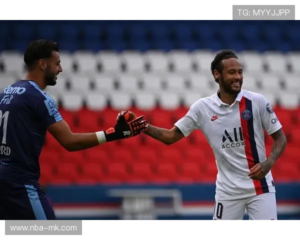 足球与篮球跨界合作，巴黎圣日耳曼多元发展